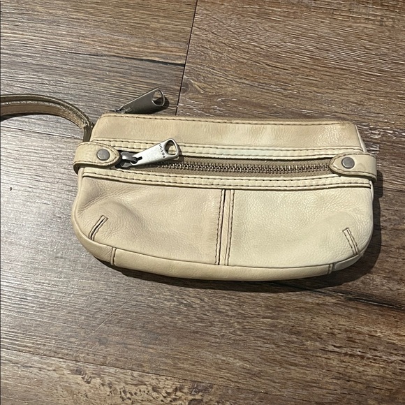 Fossil fifty four Amanda Pouch Elegant Cream Leather Wristlet - Picture 1 of 10